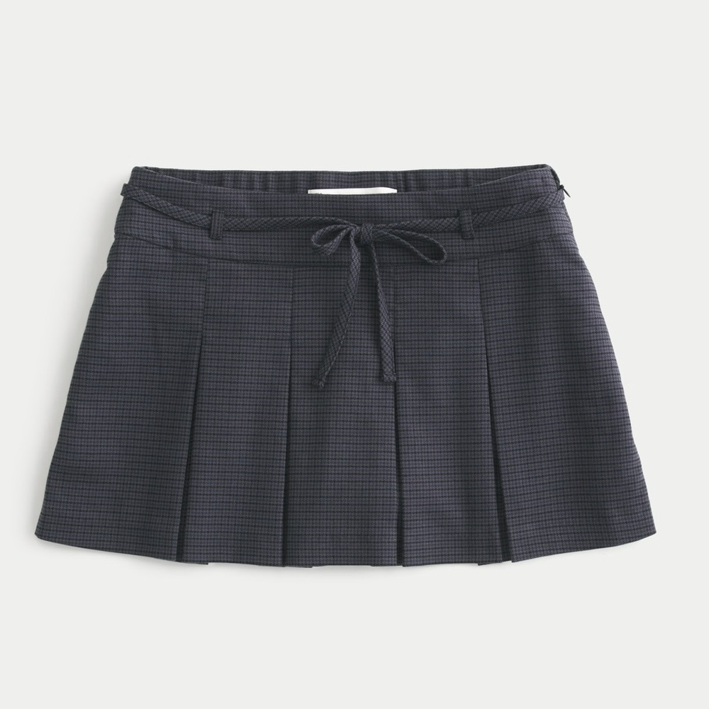 Hollister Mid-Rise Pleaded Mini Skort